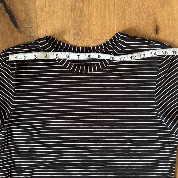 ✨ Lululemon Love Crew T-Shirt – Black/White Stripe – Womens Size 6-8 - Picture 15 of 16